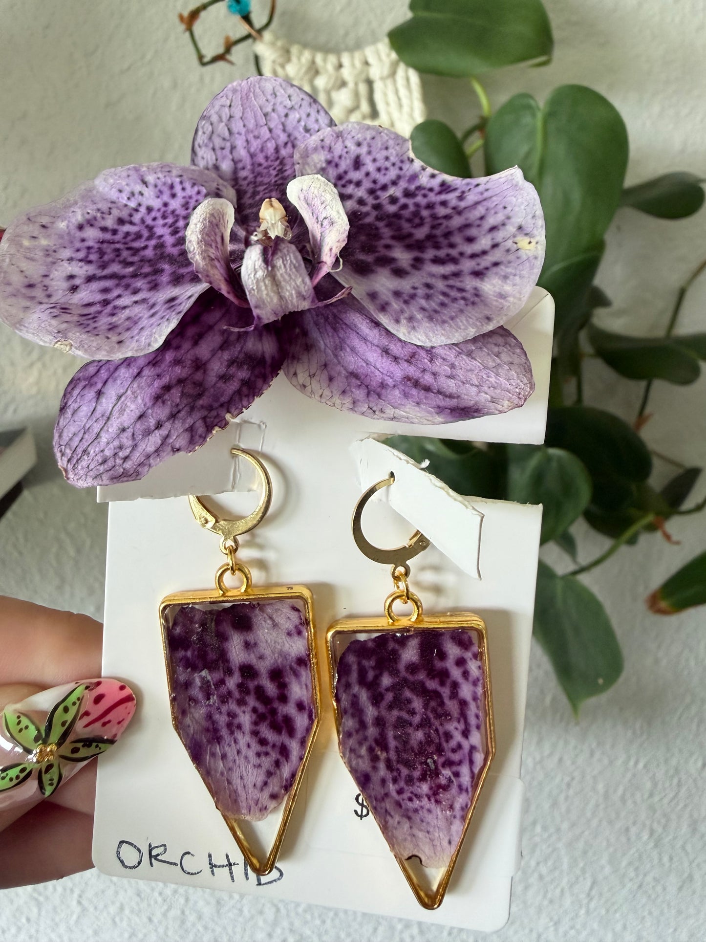 Orchid Banner Earrings in Gold