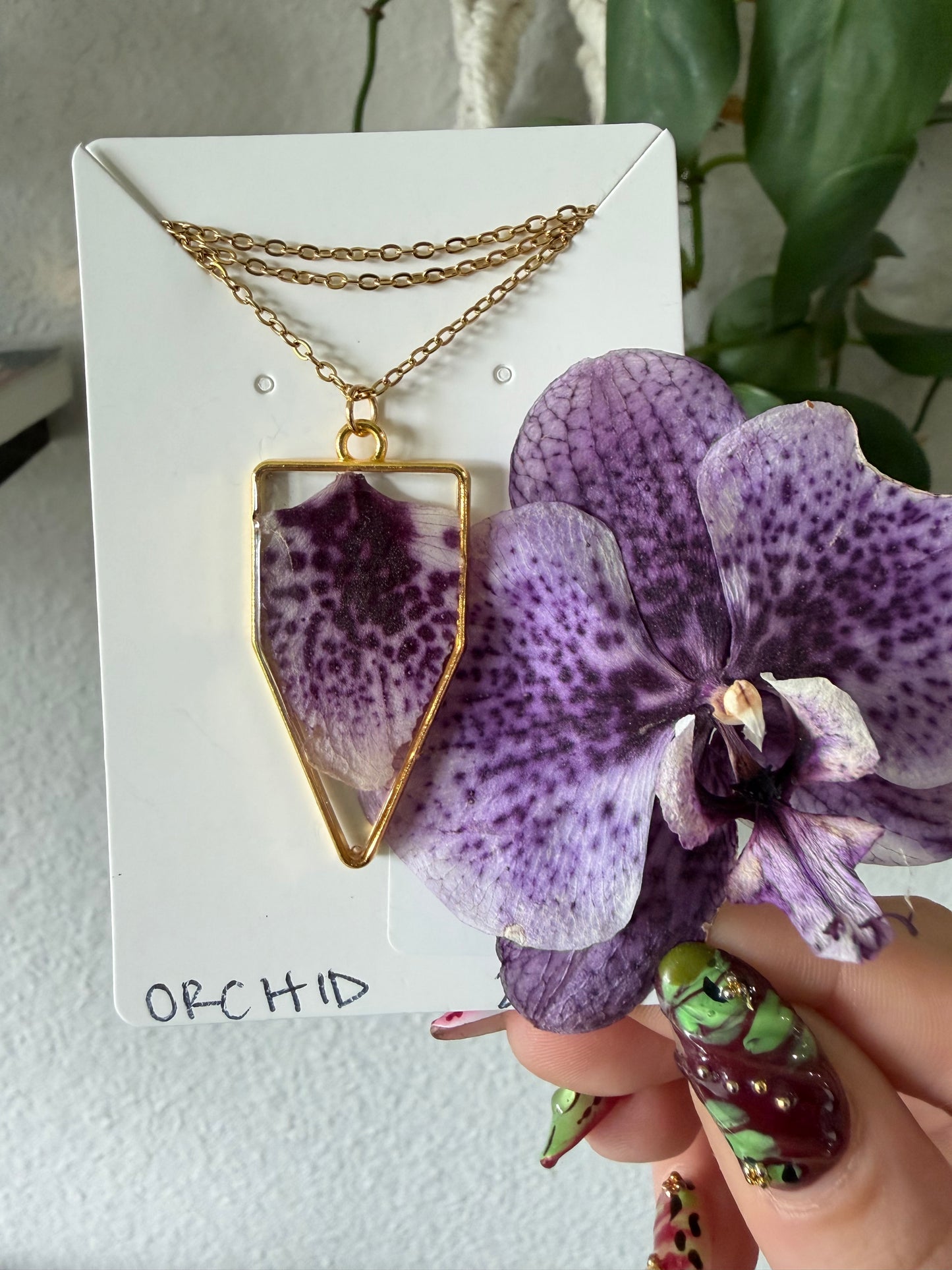 Orchid Banner Necklace in Gold
