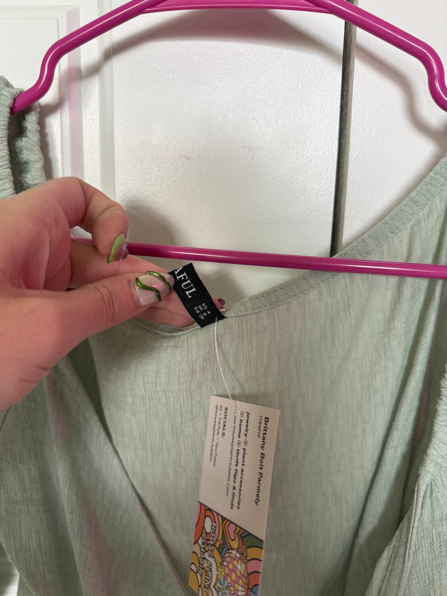 Green quarter sleeve front tie crop top