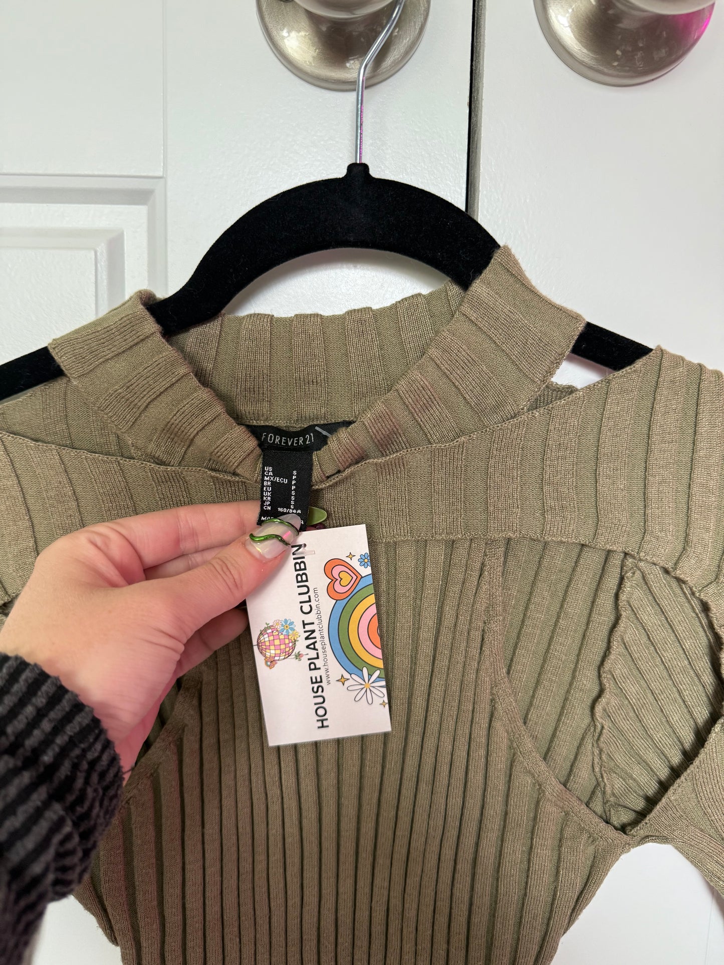 Green ribbed long sleeve crop top