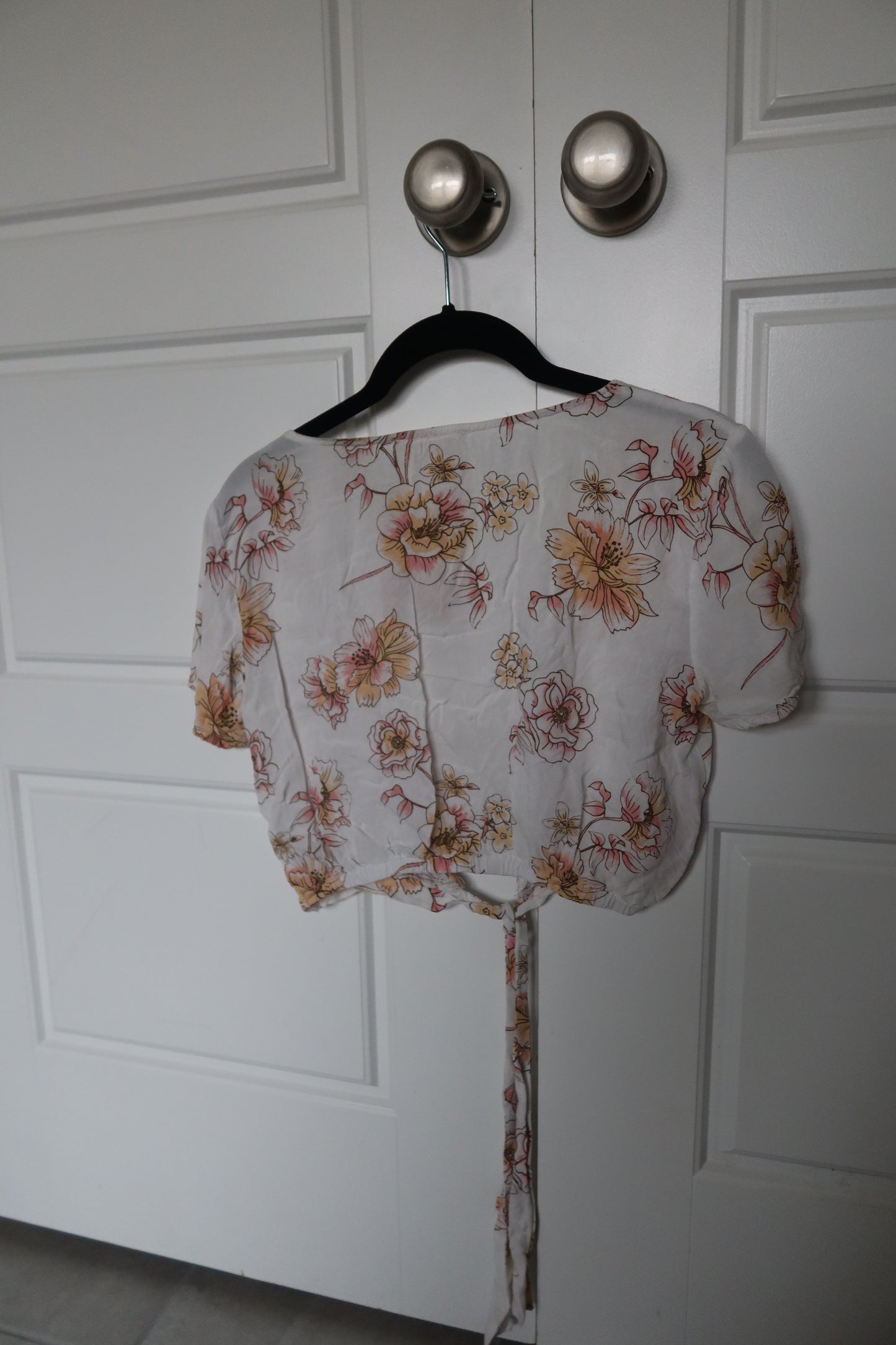White & Floral Front-Tie Crop Top with Buttons - Size XS by L.A. Hearts