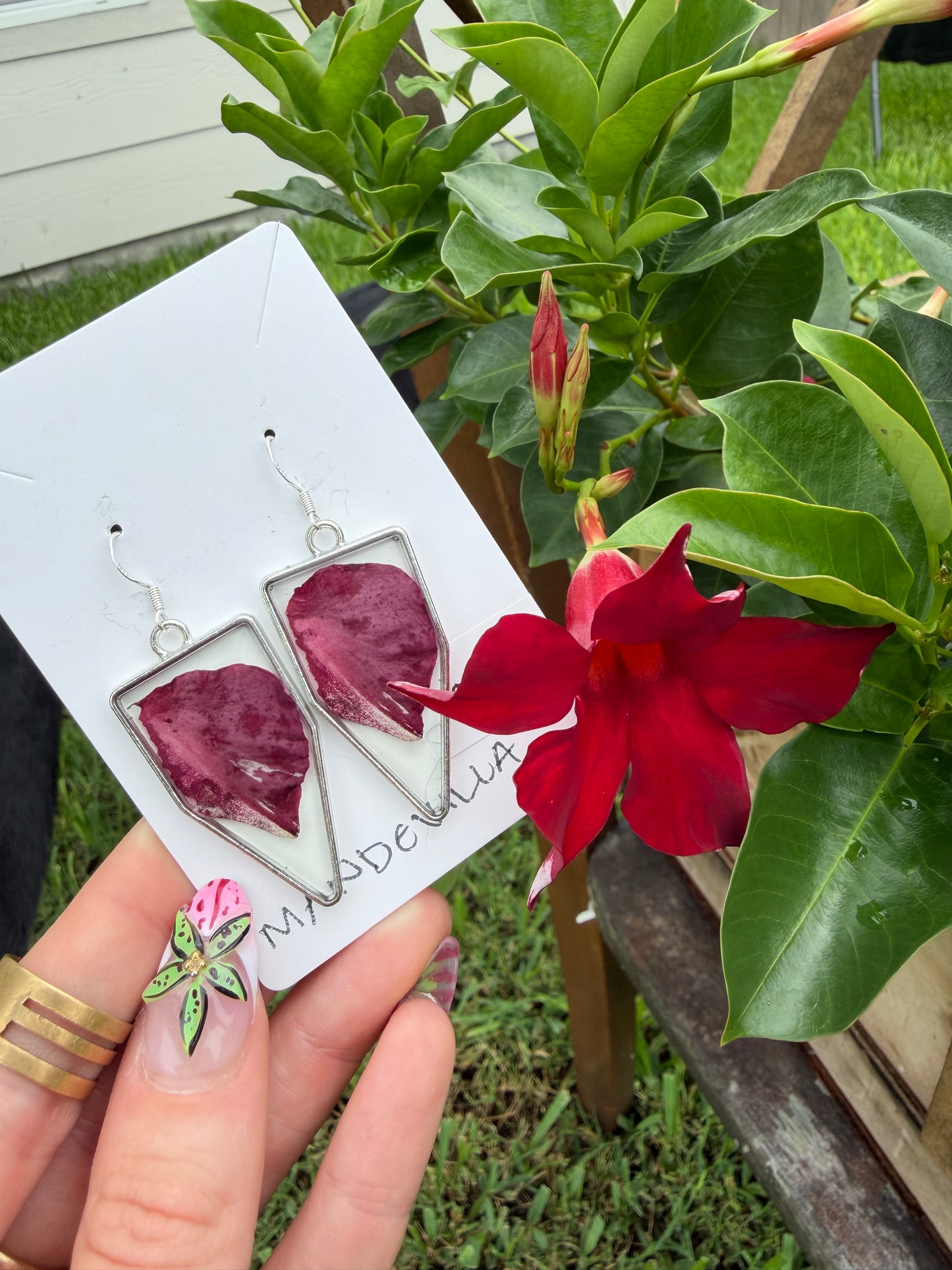 Mandevilla Banner Earrings in Silver