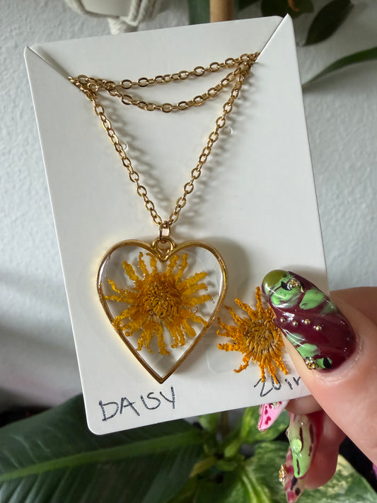 Daisy Heart Necklace in Gold