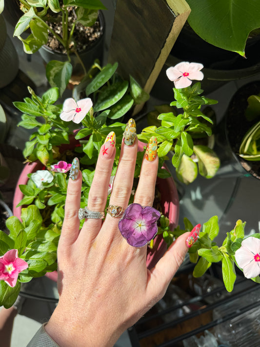 Cora Ring Dark Purple on Gold