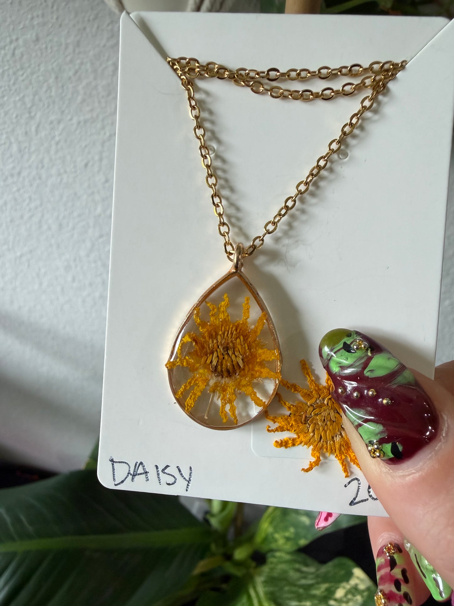 Daisy Teardrop Necklace in Gold