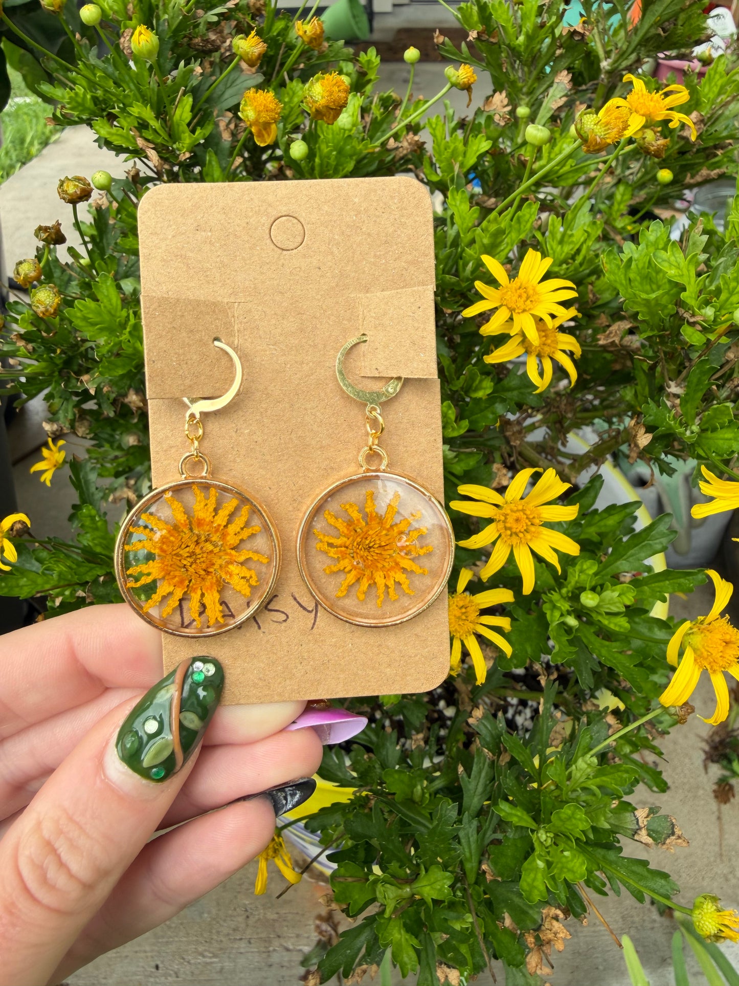 Daisy Circle Earrings in Gold