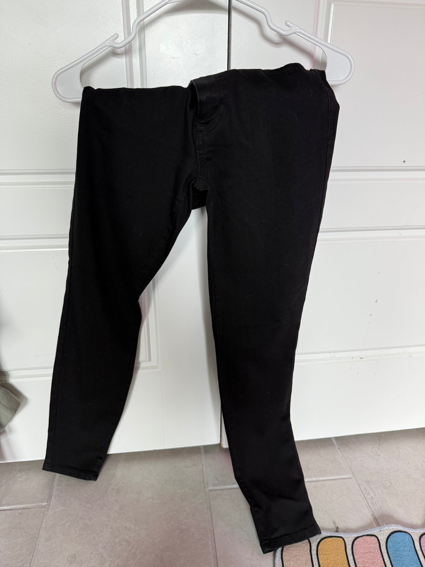 Basic Black Skinny Jeans