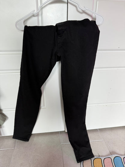 Basic Black Skinny Jeans