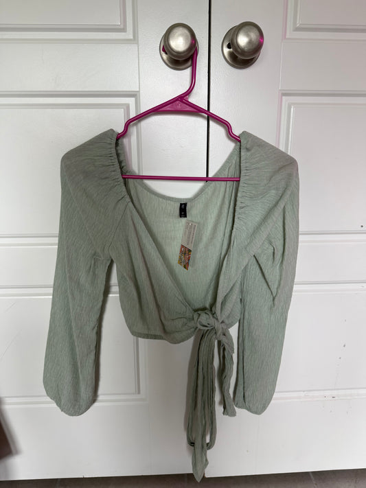 Green quarter sleeve front tie crop top
