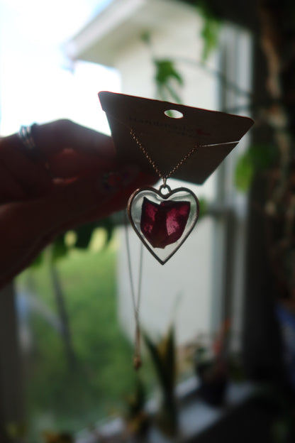 Gold Heart Rose Bloom Necklace 16in