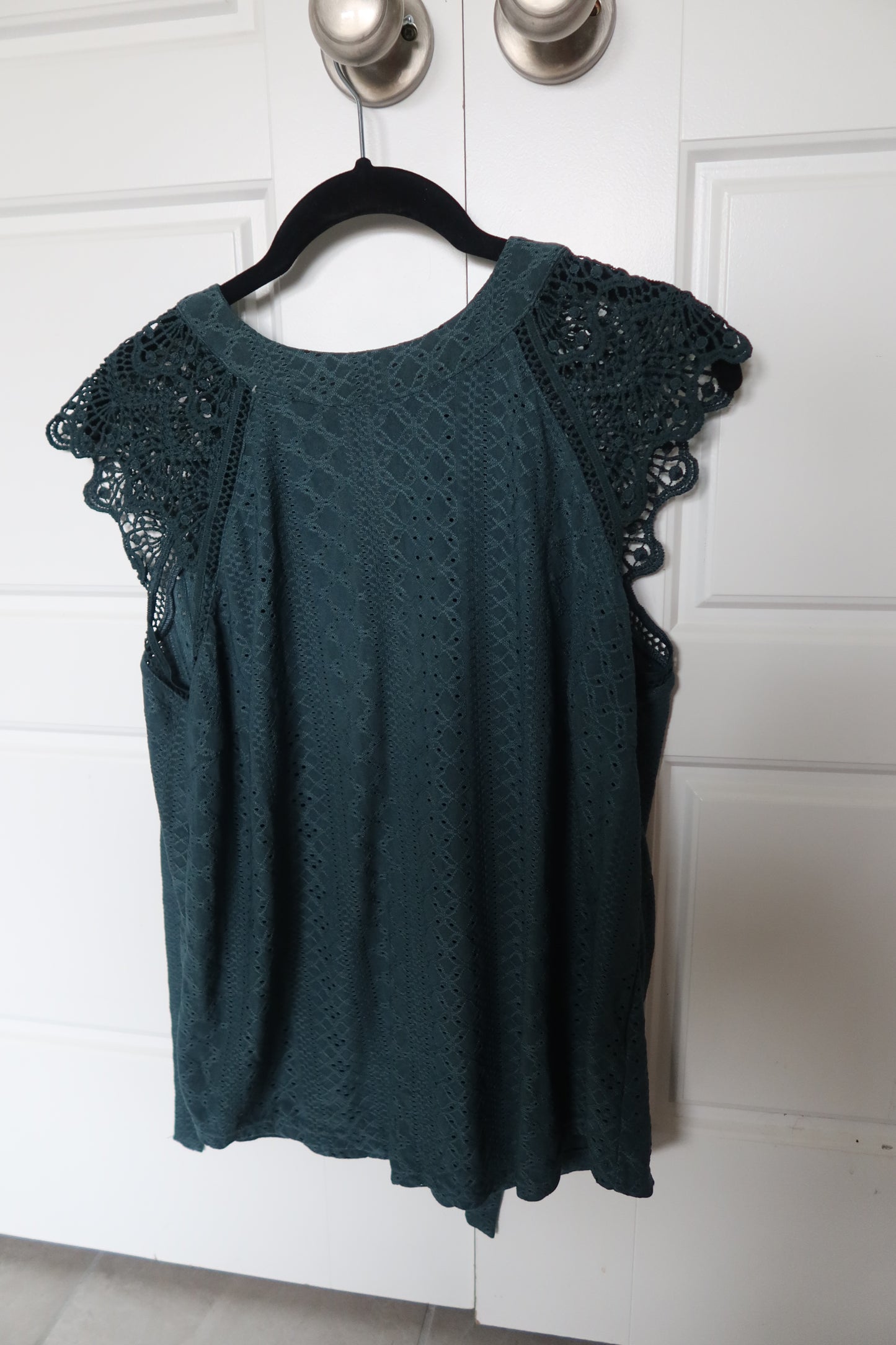 Dark Green Embroidered Front-Tie Tank Top – Size Large by Shein