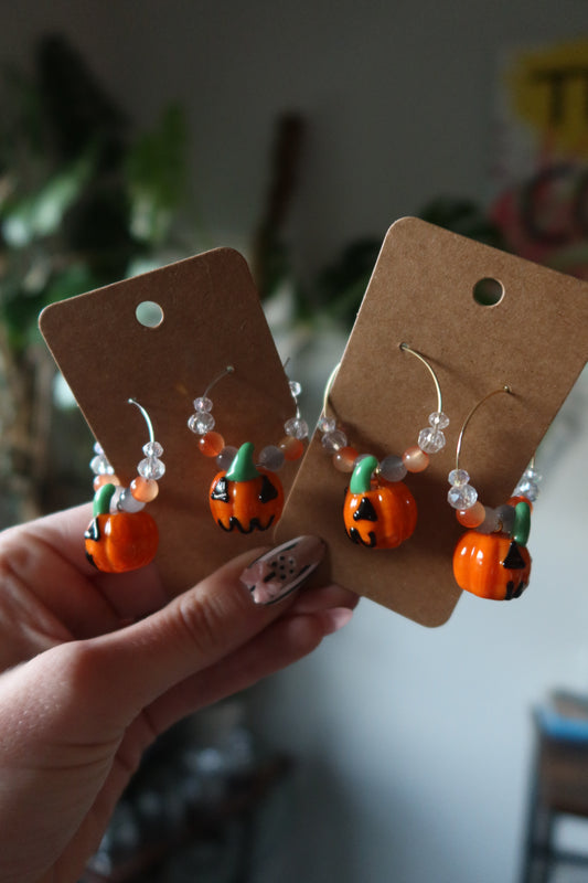 🎃 Jack-o’-Lantern Glass Charm Hoop Earrings – Spooky Collection