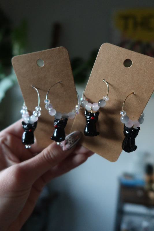 Black Cat Glass Charm Hoop Earrings – Spooky Collection